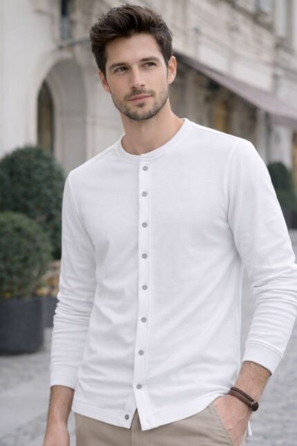 πατρόν ραπτικής για μοντέρνο ανδρικό τοπ φορεμένο έτοιμο το ρούχο