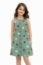 Πατρόν ραπτικής παιδικό φορεματάκι με κουμπιά έτοιμο φορεμένο
