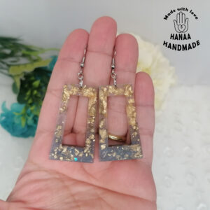 εντυπωσιακά χειροποίητα σκουλαρίκια Hanaa Handmade, σε γεωμετρικό σχέδιο με χρυσές λεπτομέρειες