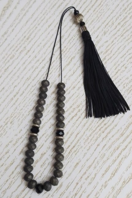 Κομπολόι γυναικείο γκρι ματ κρύσταλλα μαύρη φούντα αντικέ χάντρες 31εκατοστά