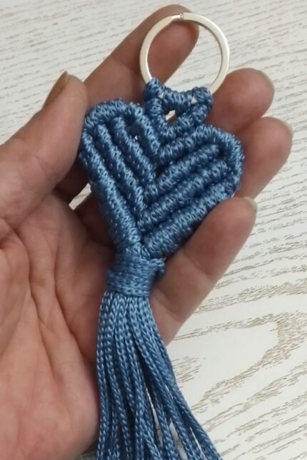 Μπρελόκ καρδιά μακραμέ μπλε-ραφ ασημί κρίκος