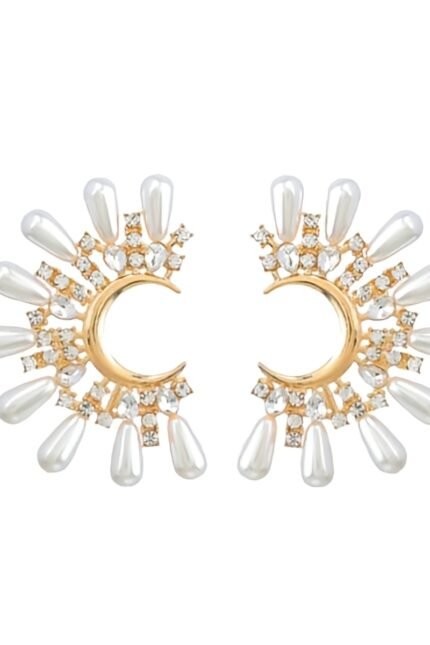 ”HAZEL” Moon flower earings, κρεμαστά σκουλαρίκια με πέρλα και πέτρες, χρυσό , μπορούν να φορεθούν τόσο σε μια καθημερινή , επίσημη περίσταση όσο και ως νυφικό κόσμημα. Σκουλαρίκια λαμπερά σε σχήμα μισοφέγγαρο. Τέλεια για κάποια επίσημη εκδήλωση και βραδινή έξοδο.