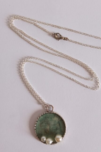 Χειροποίητο κολιέ στυλ vintage με υγρό γυαλί