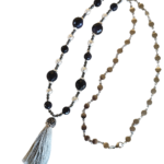 Ατσάλινο κολιέ με μπλε χρυσόλιθο και φούντα