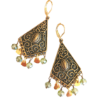 Κρεμαστά σκουλαρίκια με πράσινα κρύσταλλα και καρδιές