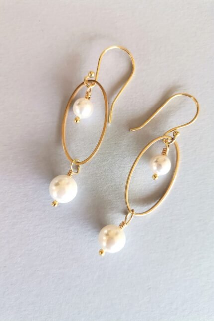 Κρεμαστά σκουλαρίκια με λευκές πέρλες Majorca