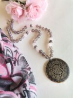 Κολιέ με γκρι αχάτη, ροζ jade και ethnic μοτίφ