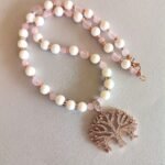 Κολιέ με Λευκό Όνυχα και Ροζ Jade