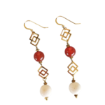 Σκουλαρίκια με κορνεόλη και λευκό κοράλι