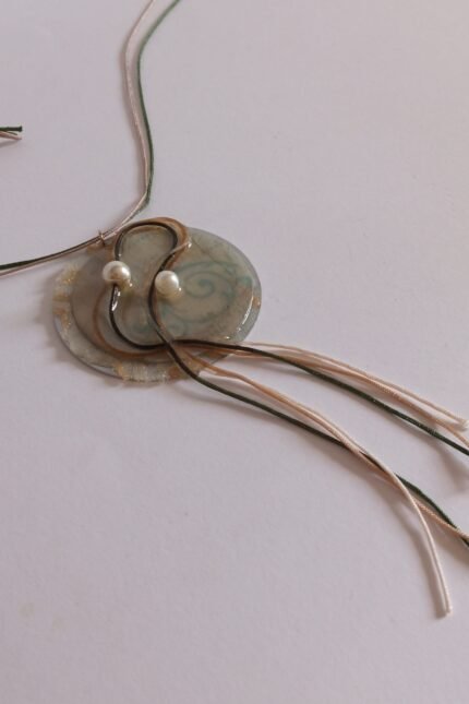 Κολιέ από αλουμίνιο με υγρό γυαλί