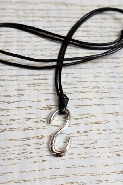 Αντρικό μαύρο μενταγιόν αγκίστρι μεταλλικό