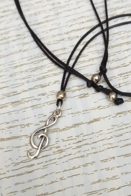 Αντρικό μενταγιόν μαύρο μεταλλικό ασημί κλειδί σολ