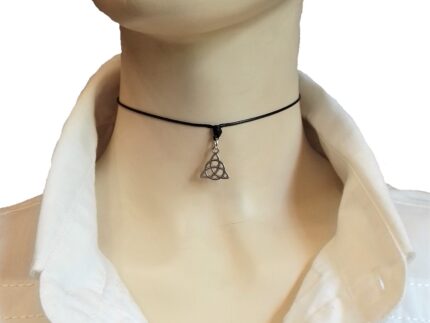 Cord necklace μαύρο με το κέλτικο σύμβολο Triquetra