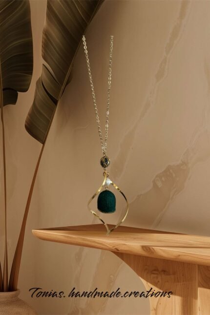 Χειροποιητο κολιε με φυσικο κουκουλι μεταξιου σε πρασινη αποχρωση