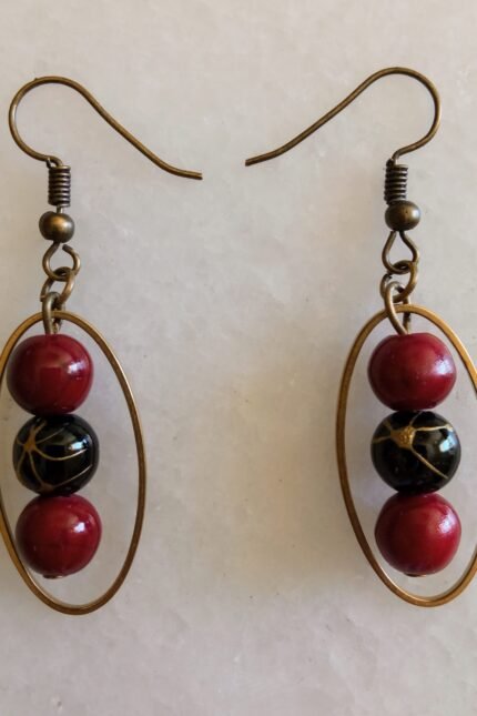 Χειροποίητα κρεμαστά σκουλαρίκια μαύρο-μπορντό