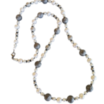 Μακρύ κολιέ με γκρι αχάτη druzy και μαργαριτάρια