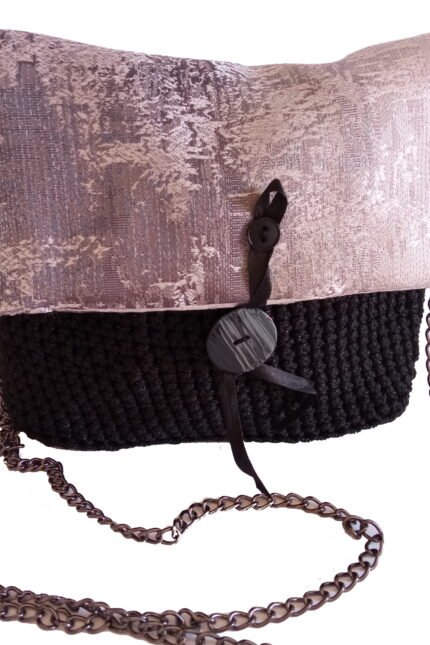 Χειροποίητο πλεκτό τσαντάκι με ύφασμα