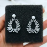 ''Violet'' Νυφικά Σκουλαρίκια κρεμαστά επιπλατινωμένα με κρύσταλλα ζιργκόν και πέρλα