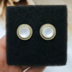 Vintage shiny round earrings