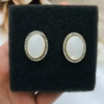 ''Lightful'' Σκουλαρίκια με στρας πέτρες και γυαλιστερή πέρλα