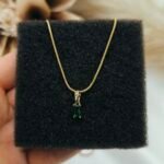 Μενταγιόν χρυσό με πράσινη πέτρα