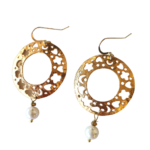 Μακριά Σκουλαρίκια με Επίχρυσο Μοτίφ και Όστρακο