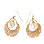 Κρεμαστά Σκουλαρίκια με Επίχρυσο Μοτίφ Φιλιγκρί και Ὀστρακο