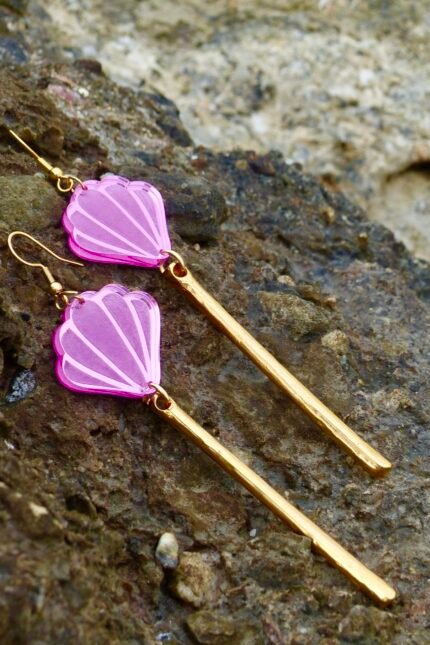 Επιχρυσωμένα σκουλαρίκια με πλέξιγλας φούξια αχιβάδα