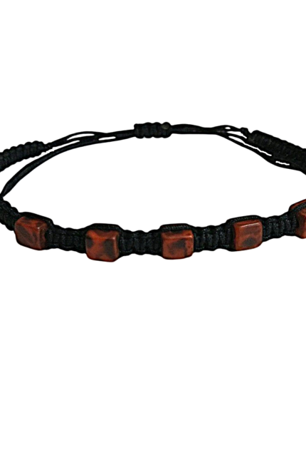 Βραχιόλι αντρικό μαύρο μακραμέ κόκκινοι κεραμικοί κύβοι