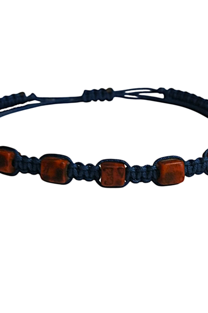 Βραχιόλι αντρικό μπλε μακραμέ κόκκινοι κεραμικοί κύβοι