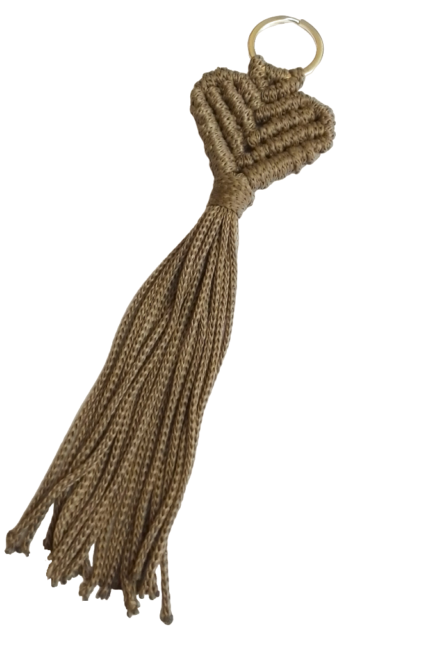 Μπρελόκ καρδιά μακραμέ καφέ-πούρου ασημί κρίκος