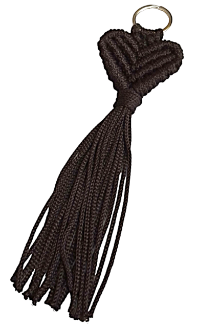 Μπρελόκ καρδιά μακραμέ καφέ ασημί κρίκος