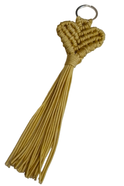 Μπρελόκ καρδιά μακραμέ μπεζ ασημί κρίκος