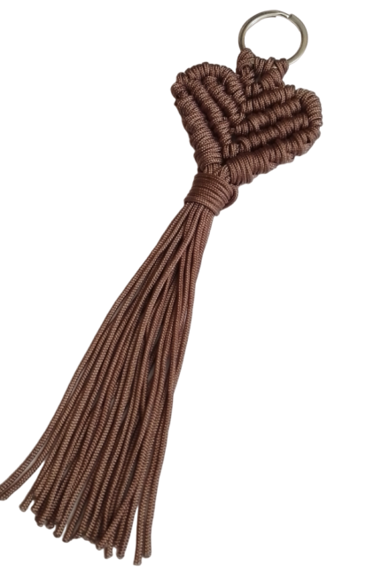 Μπρελόκ καρδιά μακραμέ σοκολά ασημί κρίκος