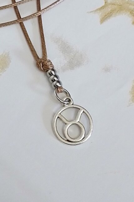 Αντρικό μενταγιόν καφέ ζώδιο Ταύρος μεταλλικό