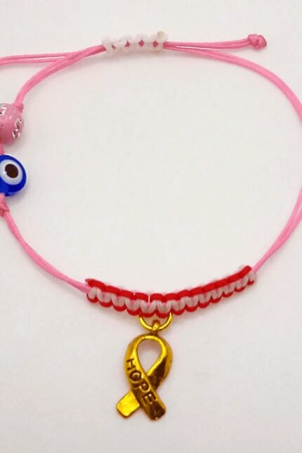 Μαρτάκι σύμβολο. Σύμβολο αισιοδοξίας, αντοχής, πρόληψης, θαυμασμού, υποστήριξης, μνήμης.  Ένας τρόπος να πούμε... "δεν είσαι μόνη"! Φτιαγμένο από διπλό ροζ νήμα 0.08mm, με μακραμέ πλέξη σε κόκκινο και λευκό, ροζ χάντρα με σταυρουδάκι, χάντρα ματάκι και κρεμαστό στοιχείο pink ribbon 🎗 σε χρυσό χρώμα.  Με αυξομειούμενο κλείσιμο ώστε να ταιριάζει σε κάθε καρπό.