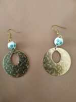 Ατσάλινα κρεμαστά σκουλαρίκια με κεραμική χάντρα και στοιχείο με αστέρια μήκους 6εκ. - Image 2