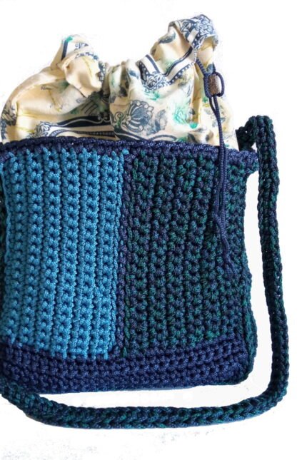 Χειροποίητη πλεκτή τσάντα ώμου με ύφασμα