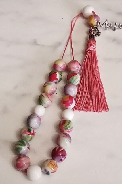 Κομπολόι με χρωματιστές χάντρες με όνομα Μαμά