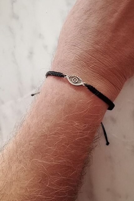 Βραχιόλι αντρικό μαύρο μακραμέ και αντικέ ματάκι