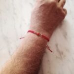 Βραχιόλι αντρικό με κόκκινο ματάκι και μακραμέ