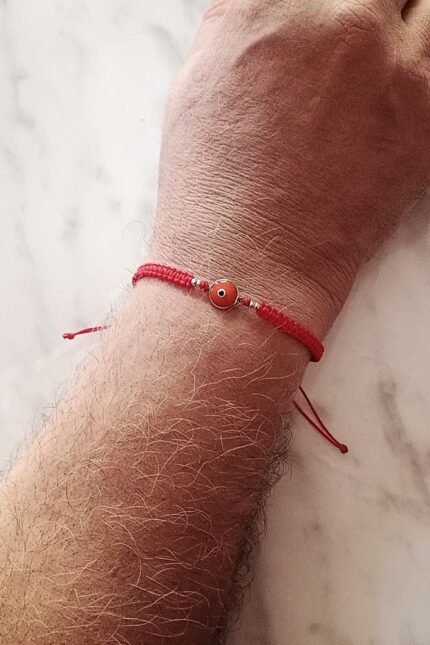 Βραχιόλι αντρικό με κόκκινο ματάκι και μακραμέ