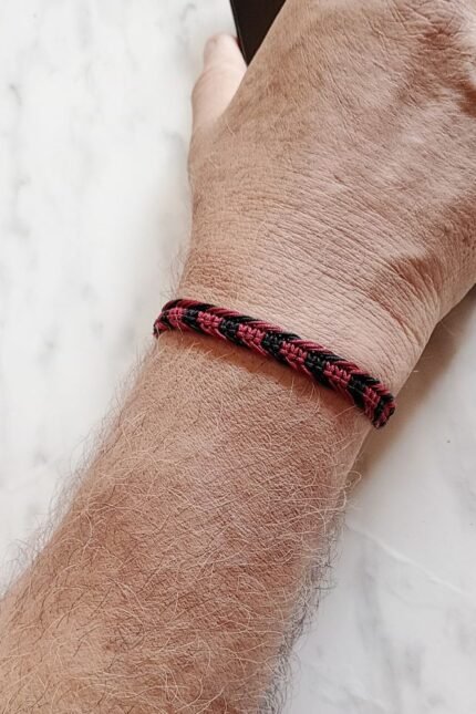 Βραχιόλι αντρικό δίχρωμο μακραμέ, μαύρο-μπορντώ