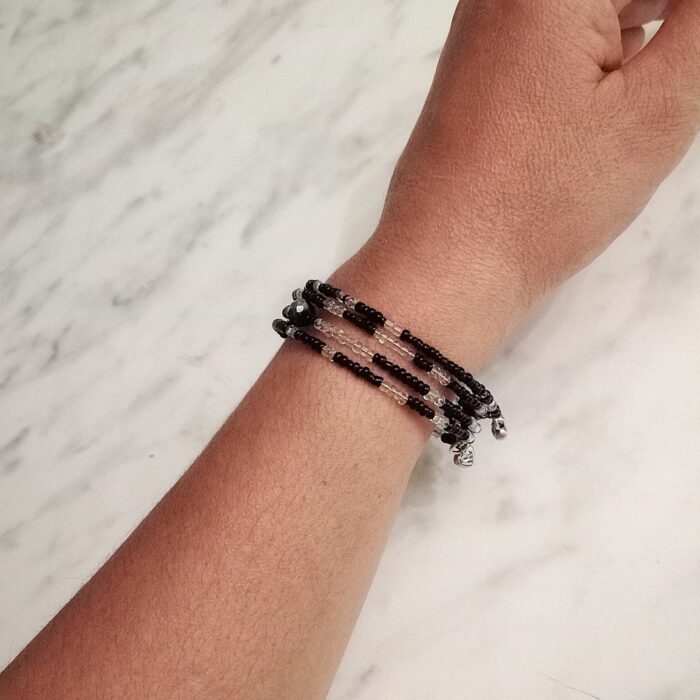 Γυναικείο βραχιόλι πολύσειρο με μαύρες seed beads