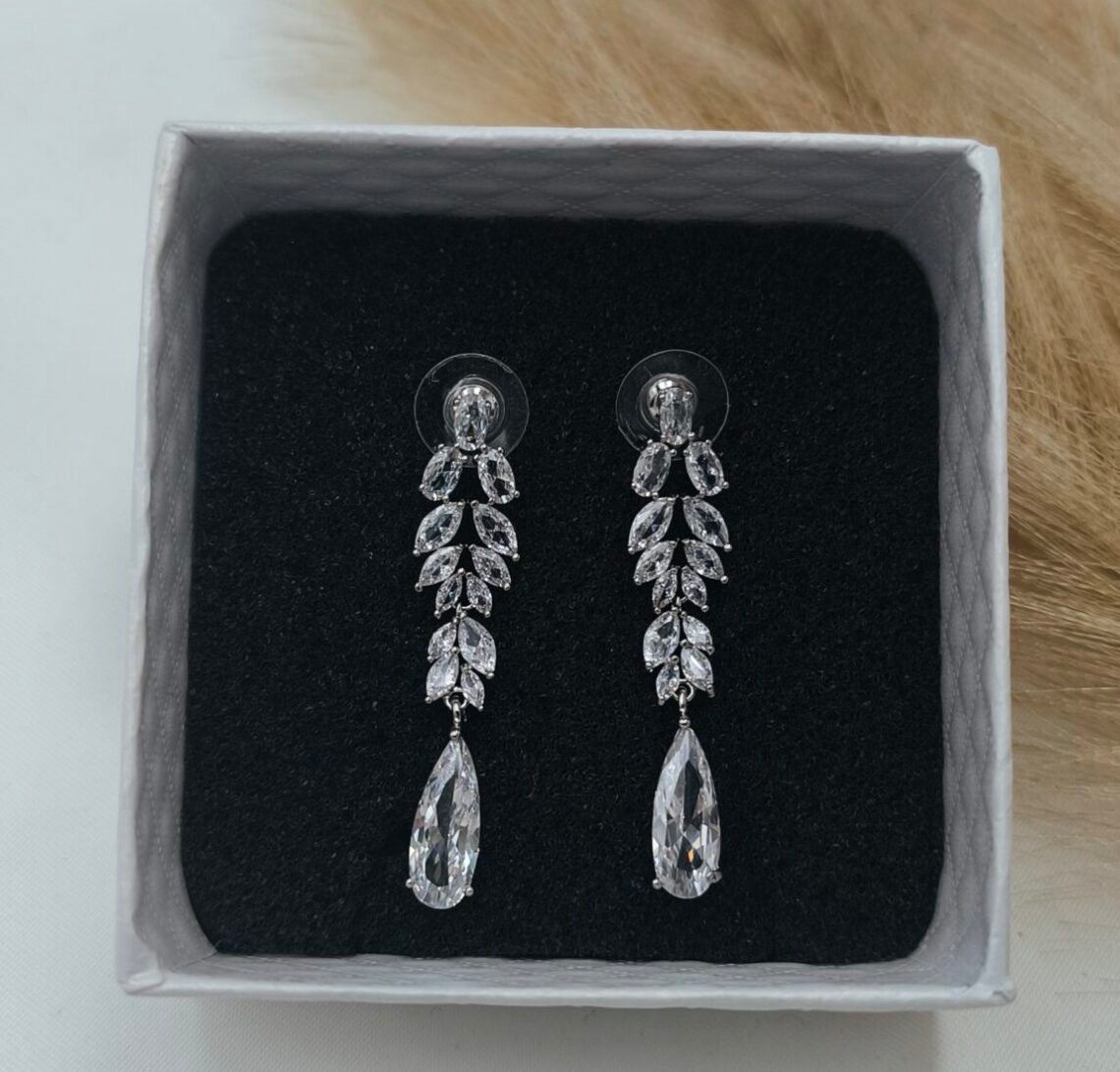 cropped-IMG_20250910_145426-scaled-1.jpg '' Joanna '' Σκουλαρίκια νυφικά ασημένια - Image 1