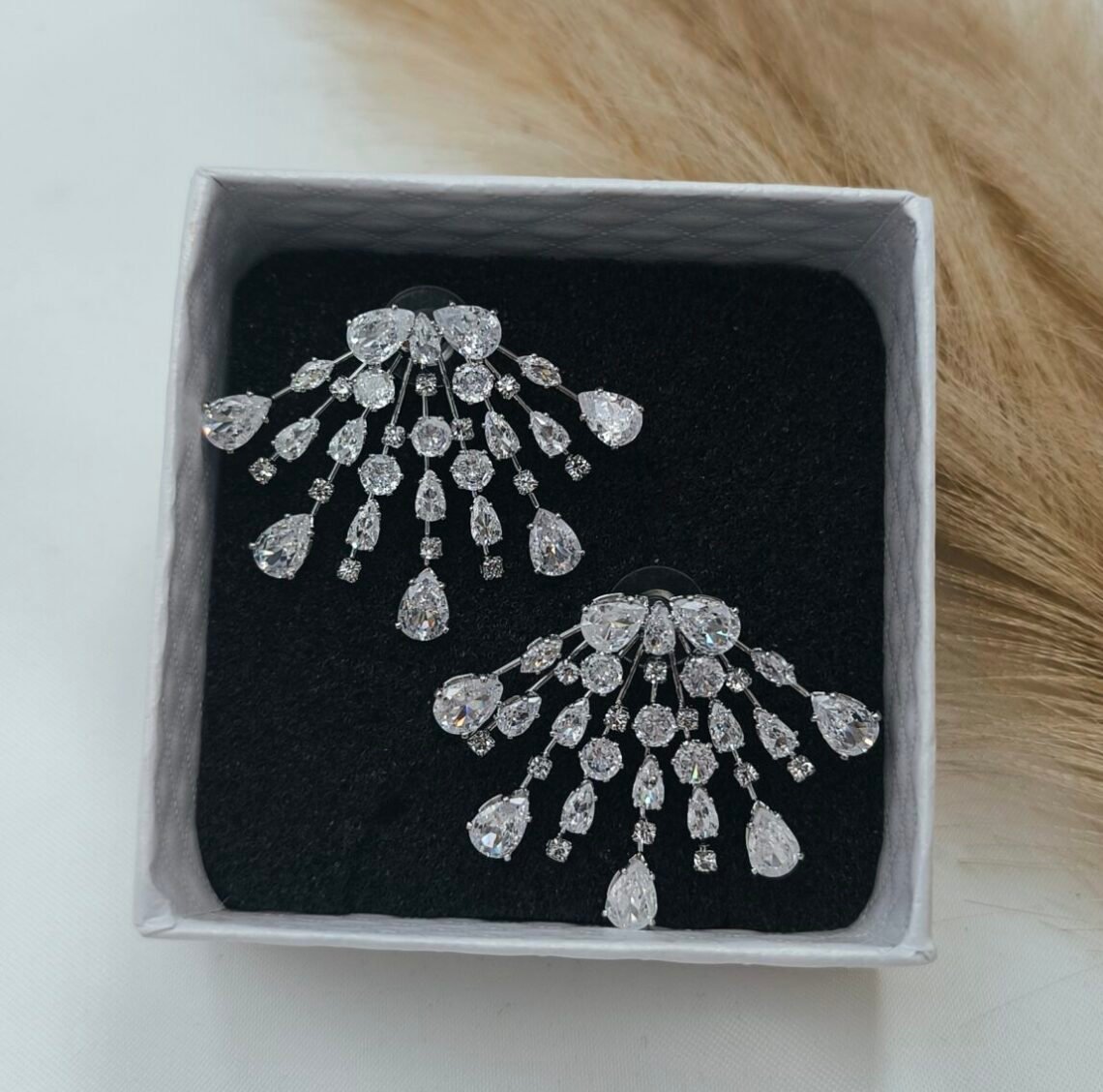 cropped-IMG_20250910_150633-scaled-1.jpg '' Nina '' εντυπωσιακά σκουλαρίκια με κρύσταλλα - Image 1