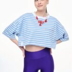 Γυναικείο κοντό μπλουζάκι με κέντημα και ρίγες baby blue