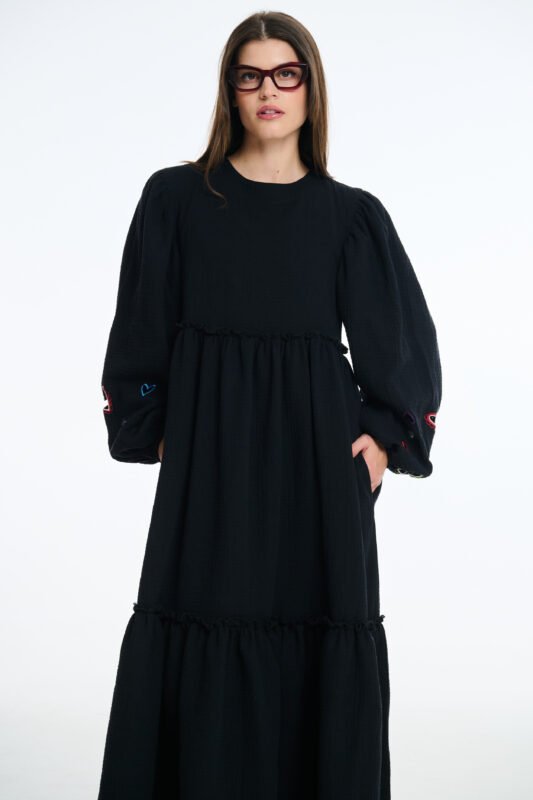 Γυναικεί ο φόρεμα με κέντημα Hearts BLACK 1