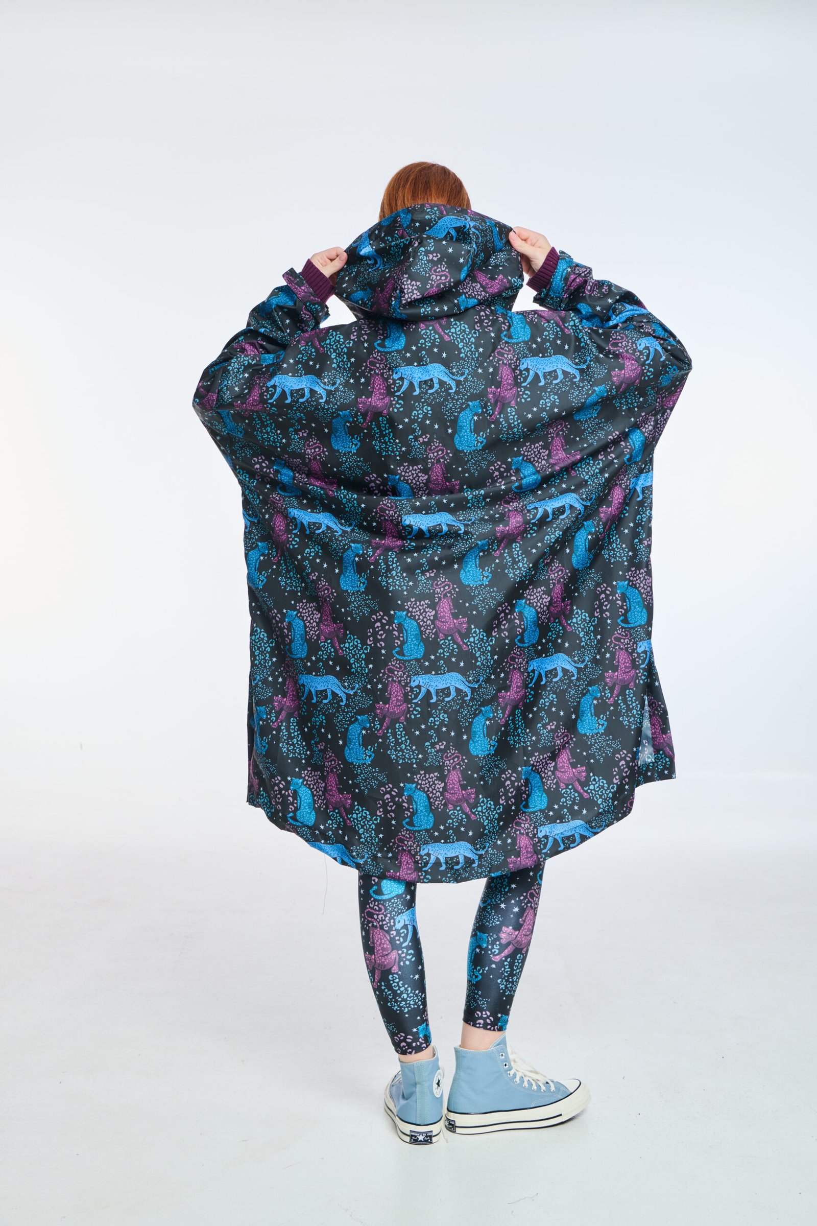 Γυναικείο-αδιάβροχο-με-κουκούλα-και-τσέπη-PETROL-1 Γυναικείο αδιάβροχο με κουκούλα Petrol PCP - Image 2