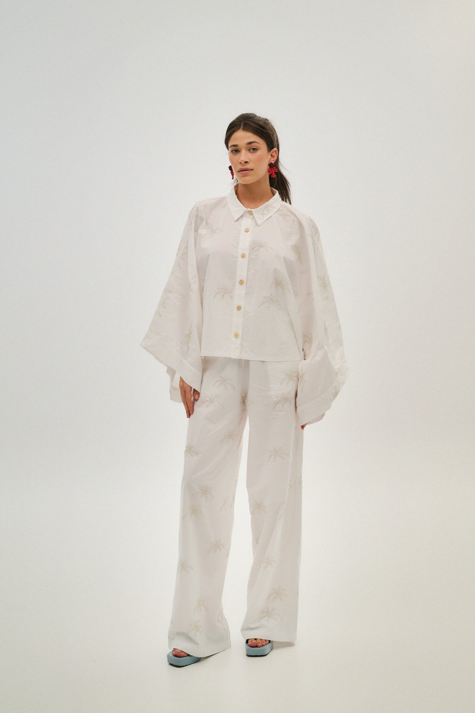 Γυναικείο-πουκάμισο-με-κεντημένες-χάντρες-Rea-WHITE-1 Πουκάμισο με κεντημένες χάντρες λευκό| PCP CLOTHING - Image 2